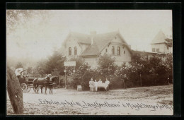 Delcampe - Foto-AK Magdeburgerforth, Kutsche Am Gasthof Landforsthaus - Jagd
