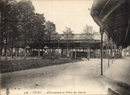 Delcampe - CPA Vichy Allee Couverte Et Palais Des Sources - Vichy