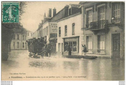 Delcampe - 41 VENDOME INONDATIONS 1910 LES 4 HUIS LE SAUVETAGE - Vendome