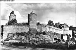 Delcampe - AKGP4-0332-35 - FOUGERES - Le Chateau - La Poterne Et Les Tours Gobelin Et Mélusine - A Droite La Tour Surienne - Fougeres