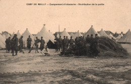 Delcampe - Mailly Le Camp - Campement De Régiment D'infanterie - Distribution De La Paille - Militaria - Mailly-le-Camp