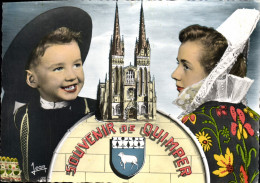 Delcampe - CPSM Quimper Costumes Au Centre La Cathedrale - Quimper