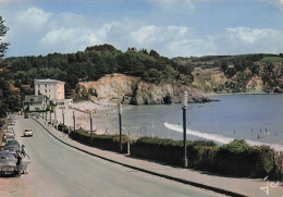 Delcampe - 29 CROZON LE BOULEVARD DE LA MER ET LA PLAGE - Crozon