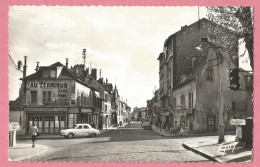 Delcampe - SAS0813  CPSM  PIERREFITTE  (Seine)  Rue De Paris - CAFE DU TERMINUS - Voiture RENAULT Dauphine  +++++++ - Pierrefitte Sur Seine