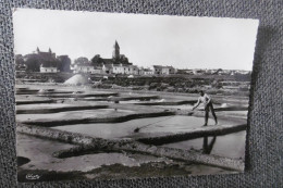 Delcampe - D 85 - Noirmoutier - Paludier Au Travail - Noirmoutier