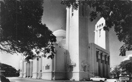 Delcampe - CPSM Dakar-La Cathédrale-Timbre     L4621 - Senegal