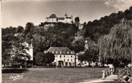 Delcampe - N°45436 W  -cpsm Uriage -un Coin Du Parc Et Le Château- - Uriage