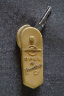 Delcampe - Ancien Porte-clé Avec Sa Clé,OPEL ( Voiture Ancienne ),pour Collection - Coches