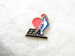 Delcampe - PIN'S   FEDERATION FRANÇAISE  ATHLÉTISME  COQ - Athlétisme