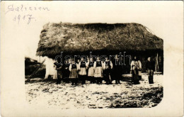 Delcampe - * T2/T3 1917 Galizien / WWI German And Austro-Hungarian K.u.K. Military, Cottage In Galicia In Winter. Photo (EK) - Non Classificati