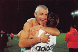 Delcampe - Fabrizio Ravanelli  OM Olympique De Marseille Année 1997 Orange-Vélodrome  (scan R/V) N° 8 \ PMM1903 - Fussball