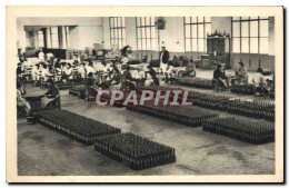 Delcampe - CPA Folklore Vin Vignobles Champagne Moet Et Chandon Salle D'emballage - Bauern
