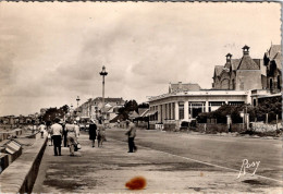 Delcampe - Carte     - Arcachon - Boulevard Des Océanides , Le Casino      H812 - Arcachon