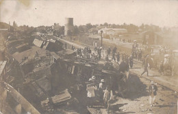 Delcampe - Carte Photo  17. Saujon Accident De Chemin De Fer Catastrophique Du Train     Très Beau Plan - Saujon