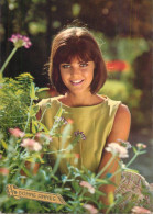 Delcampe - A6237 Fantaisie / Vœux - BONNE ANNÉE - Portrait Femme / Jolie Fille Dans Un Jardin - Années 60/70 - Frauen