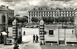 Delcampe - 45* MONTARGIS  Caserne Gudin - Ecole Application Transmissions  (CPSM Format 9x14cm)    RL24,0856 - Kasernen