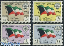 Delcampe - Kuwait 1962 Independence 4v, Mint NH, History - Flags - Kuwait