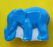 Delcampe - Fève  - Animaux Déco - Eléphant Bleu    / PL 15 - Animals