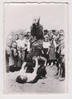 Delcampe - Two Young Men Acrobatic Pose, Scene, Vintage Orig Photo 6.1x8.6cm. /85238 - Anonymous Persons