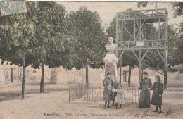 Delcampe - HOUILLES.           PLACE COURBET. MONUMENT SCHOELCHER.           ETAT - Houilles