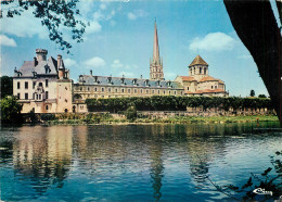 Delcampe - CPM St Savin Sur Gartempe (Vienne) Vue D'ensemble L'eglise (XIe XIIe S) Et L'Abbaye (XVIIe S) - Saint Savin