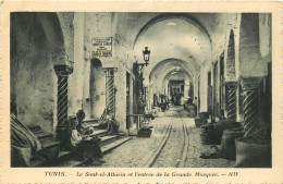 Delcampe - TUNISIE  TUNIS  LE SOUK EL ATTARIN ET L'ENTREE DE LA GRANDE MOSQUEE - Tunesien