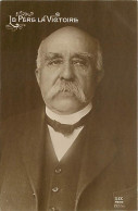 Delcampe - Carte Postale Ancienne - Célébrités - Personnages Historiques - Georges Clemenceau - Le Père La Victoire - Homme D'État - Fotografie