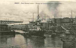 Delcampe - Carte Postale Ancienne - 29 - Brest - Pont National Ouvert - Passage Du Croiseur Cuirrassé Marseillaise - Animée - Batea - Brest