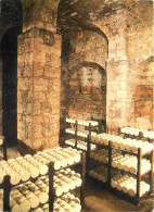 Delcampe - Carte Postale - Metiers - Fromager - Fromages - Fromagerie - Roquefort-sur-Soulzon - Lente Maturation Sous Les Voûtes Sé - Kunsthandwerk
