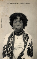 Delcampe - CPA Madagaskar, Frau Von Ambongo - Trachten