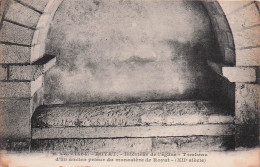 Delcampe - 63 ROYAT INTERIEUR DE L EGLISE TOMBEAU D UN ANCIEN PRIEUR DU - Royat