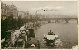 Delcampe - CPA London The Embankment Bateau - London