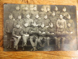 Delcampe - MILITARIA: PHOTO CARTE D'UNE COMPAGNIE BELGE - Regimente