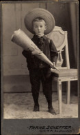 Delcampe - CdV Kinderportrait, Junge Mit Zuckertüte - Fotografie