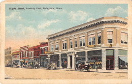 Delcampe - BR101158 Eight Street Looking East Coffeyville Kans Car Avoiture Corner Cut  Usa - Otros & Sin Clasificación
