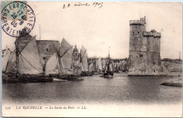 Delcampe - 17 LA ROCHELLE - La Sortie Du Port - Sonstige & Ohne Zuordnung