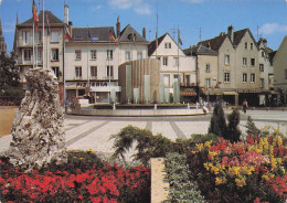 Delcampe - 28 CHARTRES LA PLACE DES HALLES - Chartres