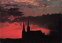 Delcampe - 28 CHARTRES COUCHER DE SOLEIL SUR LA CATHEDRALE - Chartres