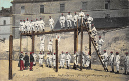Delcampe - Infanterie – Passage Du Portique - Regimente