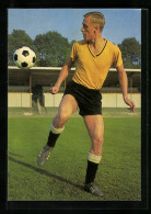 Delcampe - AK Fussballspieler Siegfried Hell Dribbelt Den Ball Auf Dem Platz - Fussball