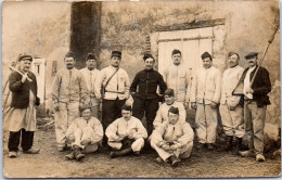 Delcampe - MILITARIA 14/18 - Groupe De Militaires Et 2 Civils - Weltkrieg 1914-18