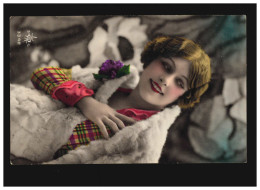Delcampe - AK Frauen: Frau Karo Kleid Und Pelzstola Lila Blüte, Köln 12.12.1929 - Mode