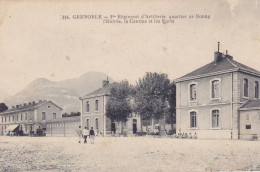 Delcampe - GRENOBLE. _ 2° Regiment D'Artillerie, Quartier De Bonne. L'Entrée, La Cantine Et Les Forts. Animée. Militaires Assis - Grenoble