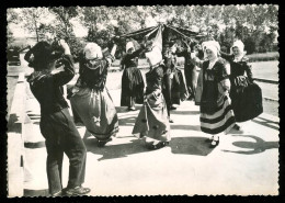 Delcampe - AURILLAC  La Danse Du Foulard D'aurillac En 1956 édition Bos GM NV - Aurillac