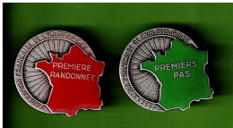 Delcampe - 2 INSIGNES FEDERATION FRANÇAISE DE CYCLOTOURISME PREMIERE RANDONNEE PREMIERS PAS VELO CYCLISME CYCLE BERAUDY A AMBERT - Cyclisme
