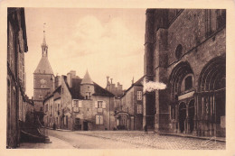 Delcampe - 89 AVALLON LA PLACE SAINT LAZARE ET MAISON DU XVE SIECLE - Avallon