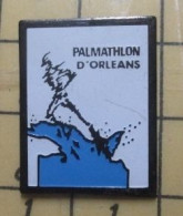 Delcampe - Pin113c    SPORTS NATATION PALMATHLON D'ORLEANS NAGE AVEC PALMES - Natation