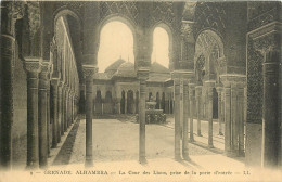 Delcampe - CPA Grenade Alhambra La Cour Des Lions Prise De La Porte D'Entree - Granada