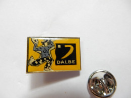 Delcampe - Beau Pin's , Marque DALBE , Arts Graphiques Loisirs Créatifs Beaux-arts Encadrement - Marques