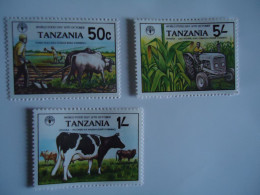 Delcampe - TANZANIA MNH  3 STAMPS   ANIMALS COW - Vacas